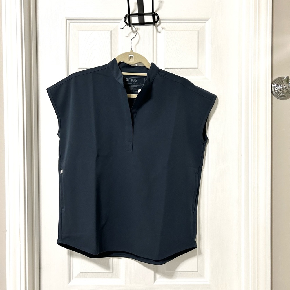 Figs Rafaela Oversized Scrub Top, Night Sky, NWT. Women’s size XXS